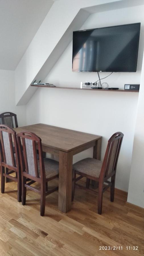 Standard Lux U Kraljevim Cardacima *
